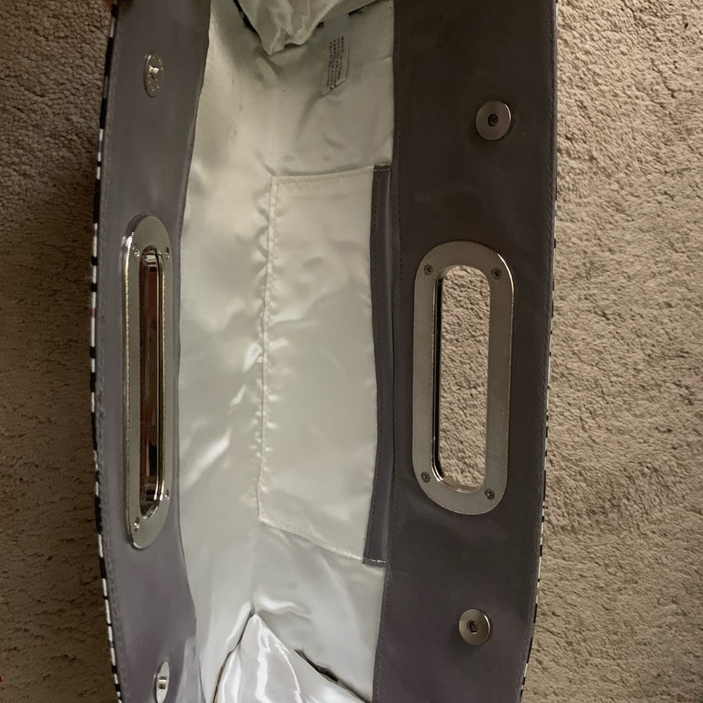Clutch - Picture 2 of 6
